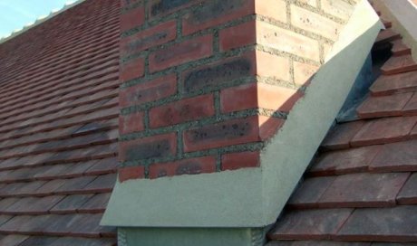 Entreprise spécialisée pour abergement de cheminée: étanchéité cheminée-toiture sur toit en tuile ou ardoise à Craponne 